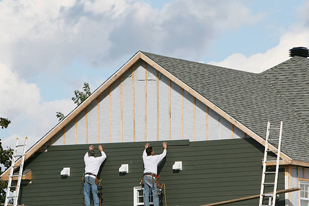 Professional Siding technician working in Johnston, SC